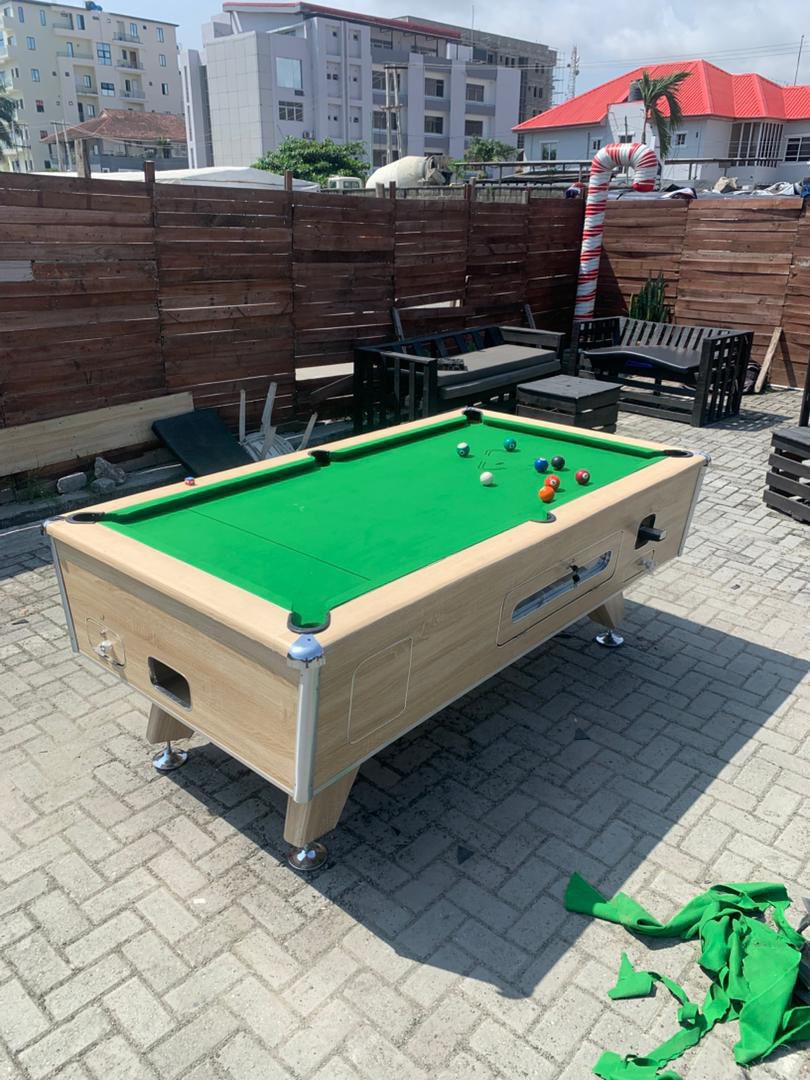 Coin snooker board with balls