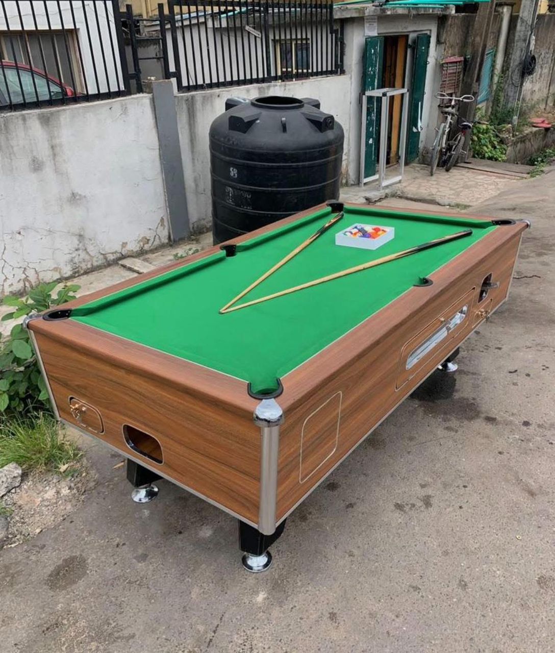 Coin snooker board with full accessories