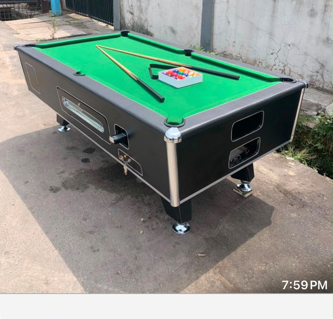 Coin snooker board with full accessories